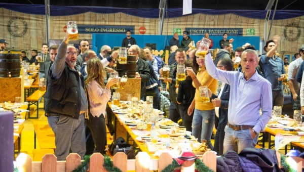 Inaugurazione della prima edizione dell'Oktoberfest in Tour Calabria Paulaner