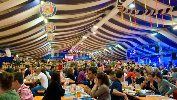 Il maltempo non ferma la grande affluenza di pubblico al Paulaner Oktoberfest Alessandria